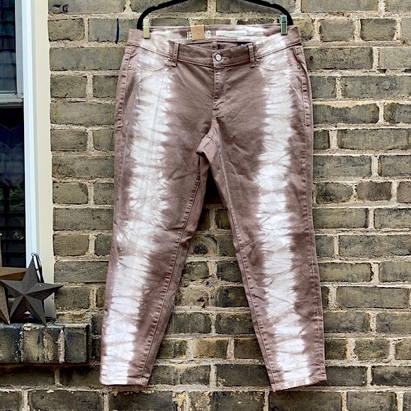 DKNY, NWT Tie Dye, Denim Jegging, Hippie Trail, Jeans, 16W, Plus - Picture 4 of 15